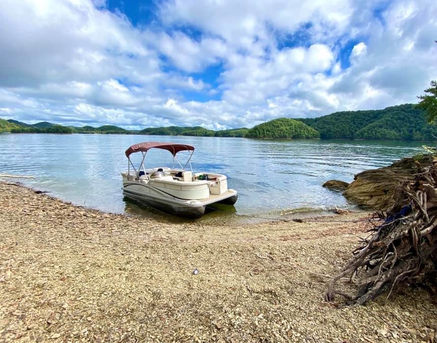 Pontoon boat on South Holston Lake